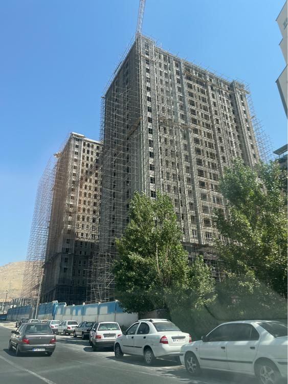 سایت دیوار: آیا رقیب جدی برای مشاوران املاک تهران است یا یک فرصت طلایی؟